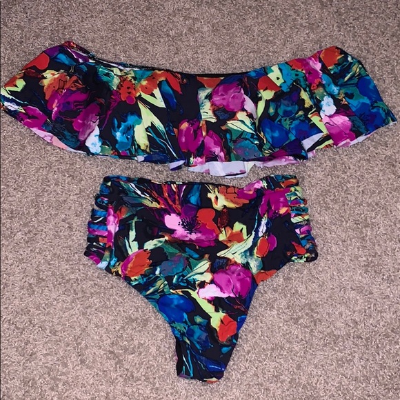 Bikini - Picture 2 of 2